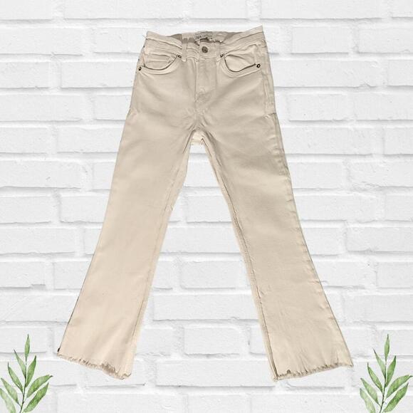 Stylish Zara White Bootcut Women's Jeans Size 4 Raw Hem - Picture 1 of 14